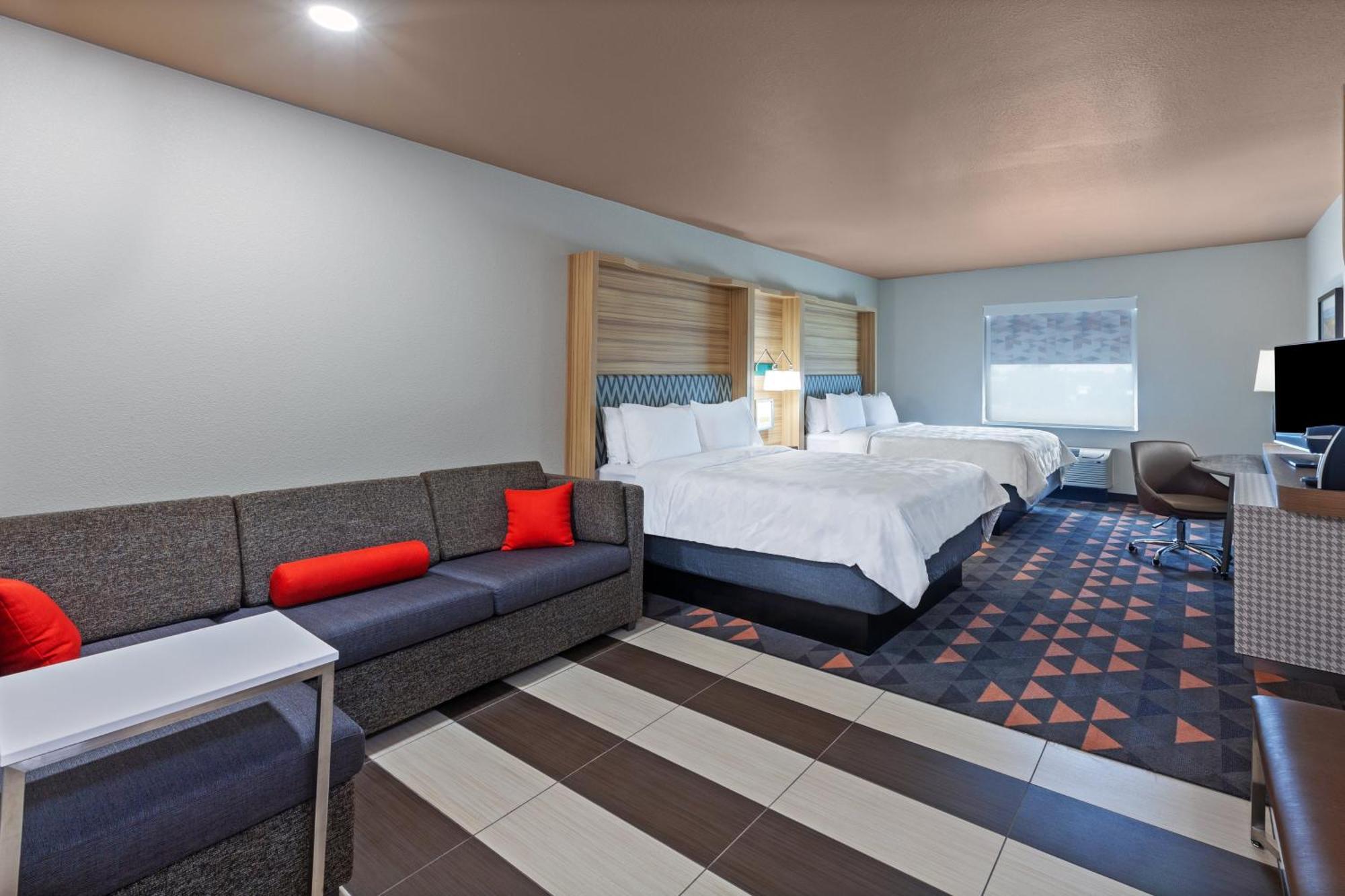 Suite with Two Queen Beds,1458688267:JPEG